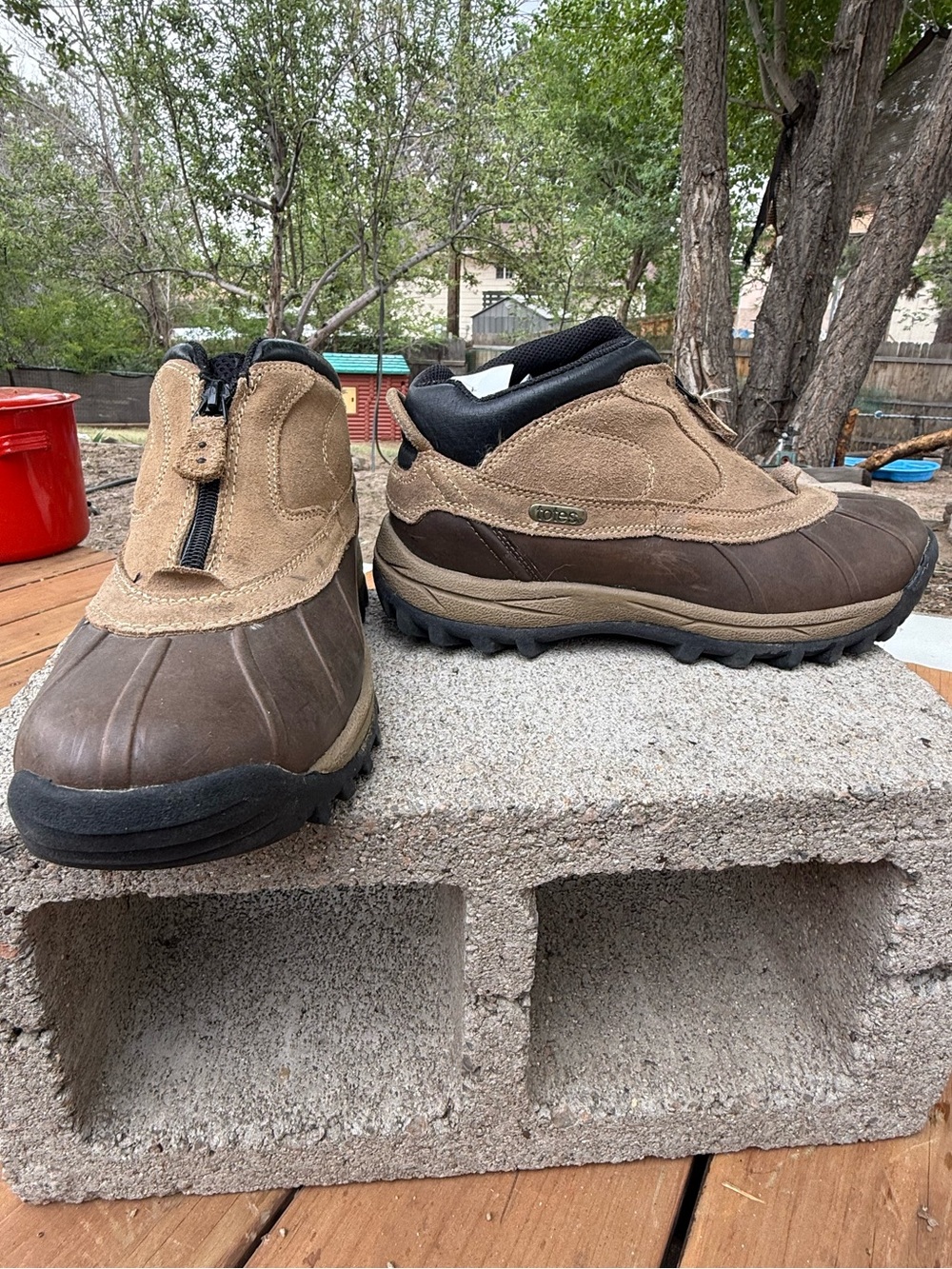 Totes Tricia boots in the tan colorway